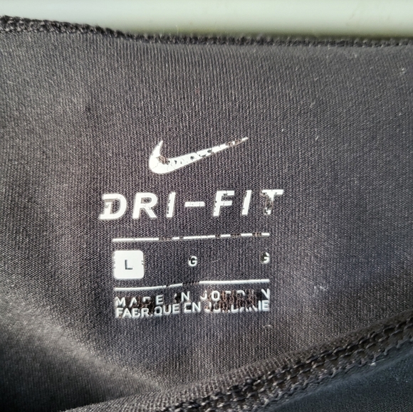Nike Dri-FIT Women’s Capris Large | Black-on-Black, Moisture-Wicking, Athletic - Picture 5 of 9